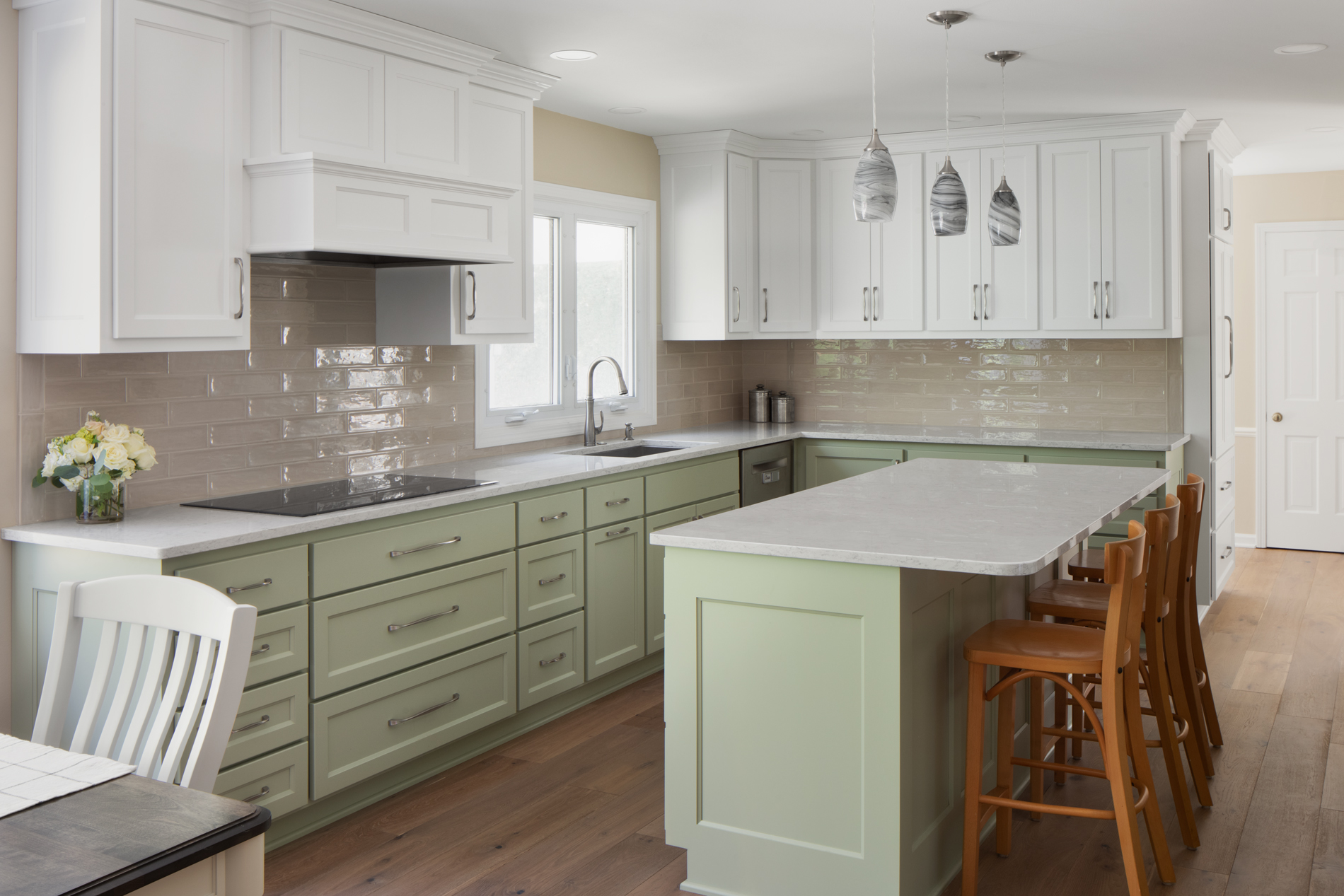 Fontainbleau_Kitchen_Wade_Design_Inc_Ryan_Hainey_Photography_003_web